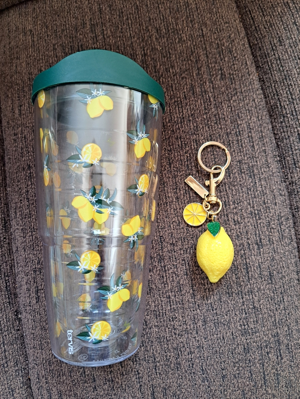 Lug tervis Yellow Lemon Citrus Print Tumbler with Green Lid and Lemon Keychain